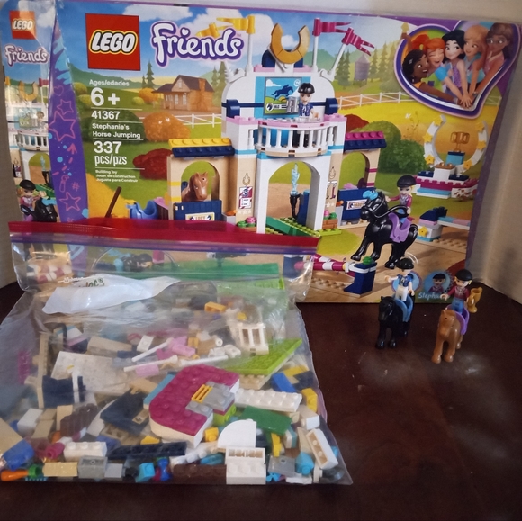 LEGO Friends: Stephanie's Horse Jumping - Picture 4 of 7